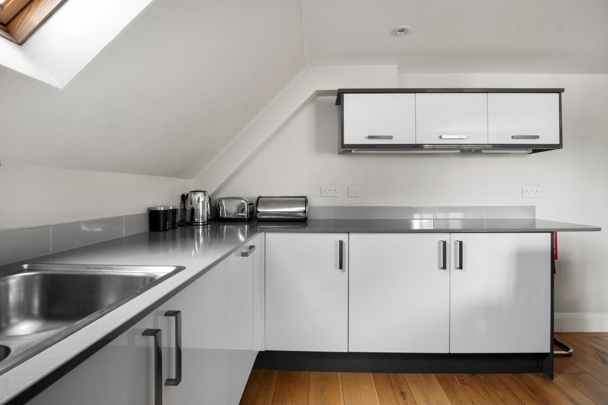 Cosy & Central Brockenhurst Flat, 2Br Exterior photo